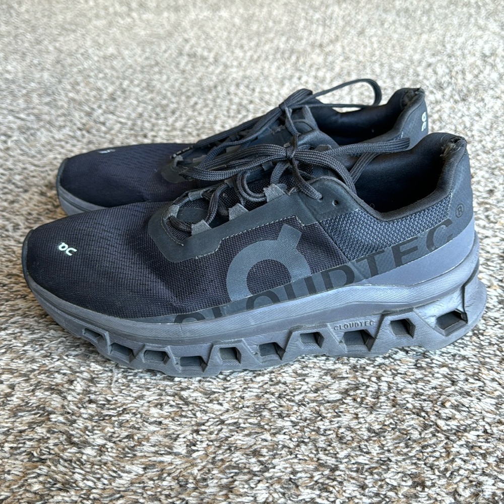 On Cloud Cloudmonster Women’s Size 9 Black Running Athletic Shoes